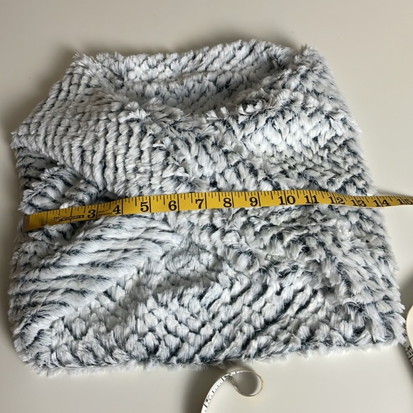 Faux Fur White & Dark Gray Furry Short Infinity Scarf- Soft- OS - Picture 5 of 6